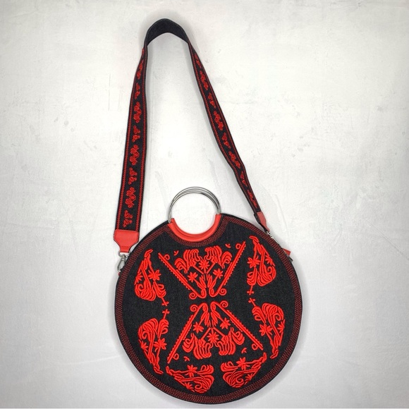 None Handbags - Embroidered slim bag, guitar strap, no name brand